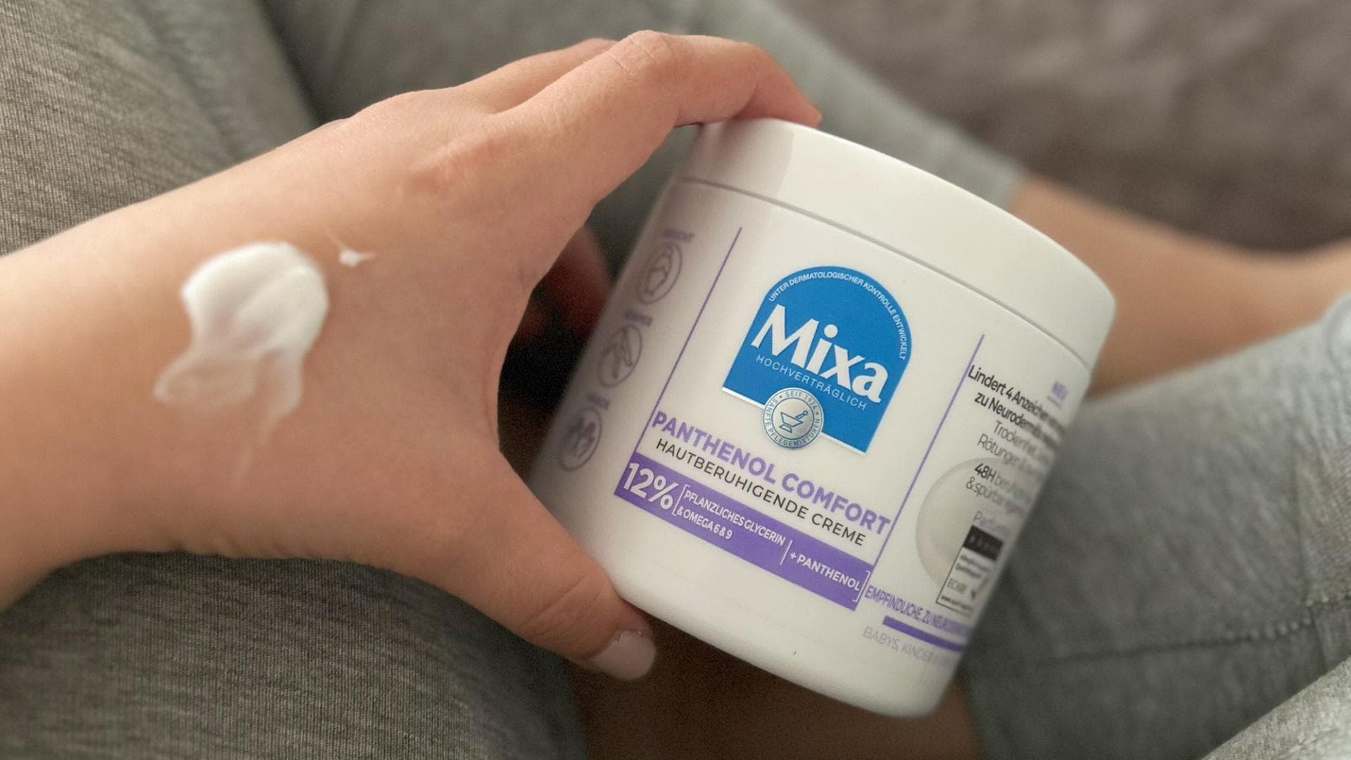Mama Daniela nutz die Creme von Mixa gern für ihre trockene Haut Mama Daniela nutz die Creme von Mixa gern für ihre trockene Haut