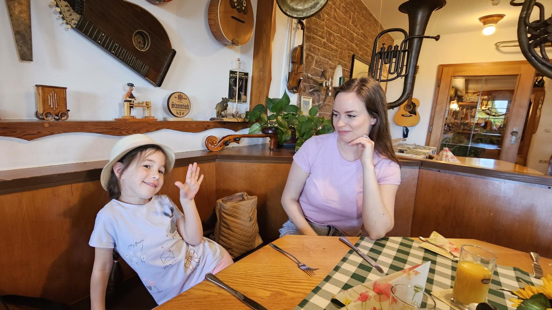 Mittagessen im Musikinstrumentenmuseum im Vogtland. Mittagessen im Musikinstrumentenmuseum im Vogtland.