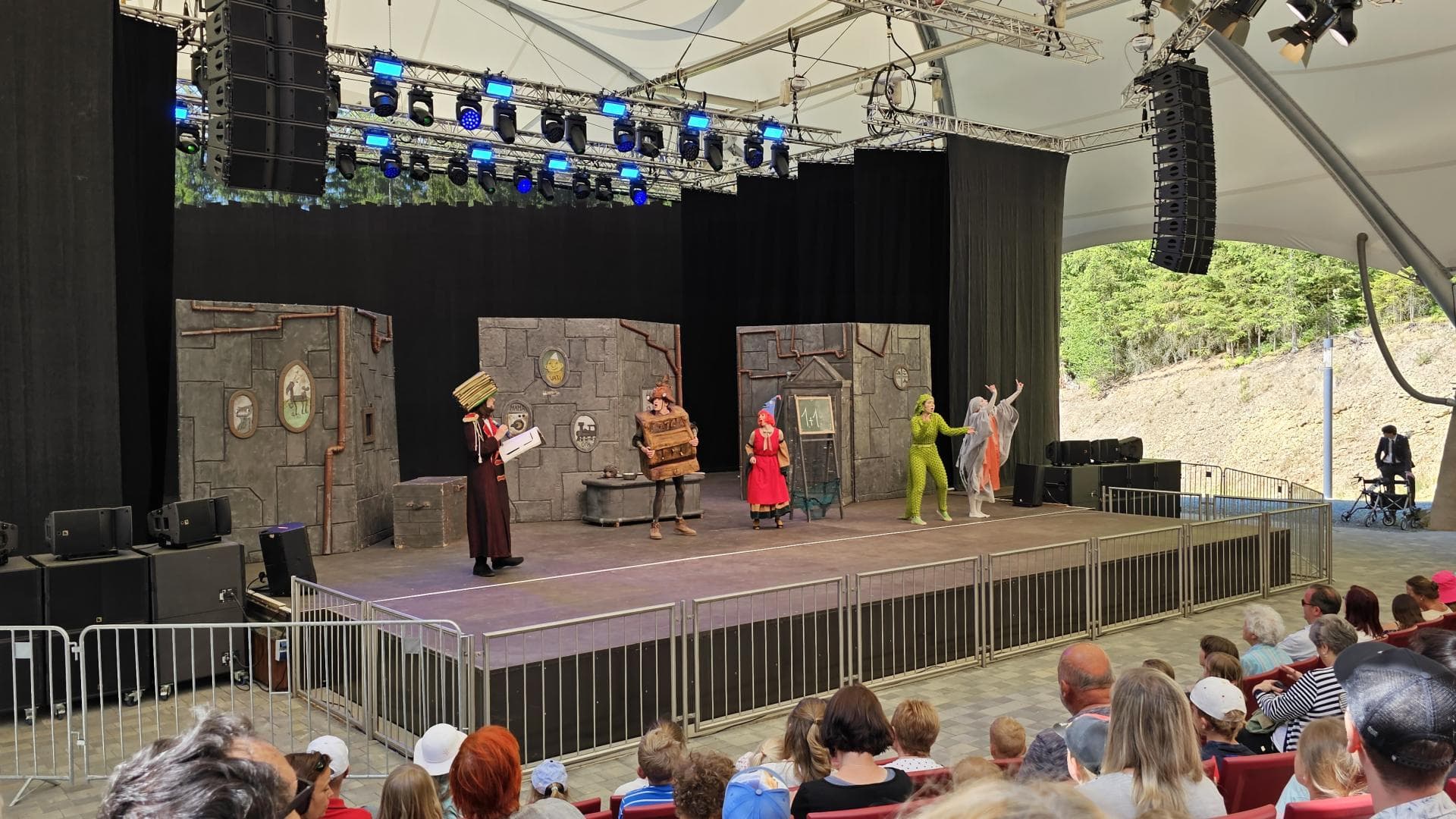 Lustiges Familien-Musical "Ritter Rost" im NaturTheater. Lustiges Familien-Musical "Ritter Rost" im NaturTheater.