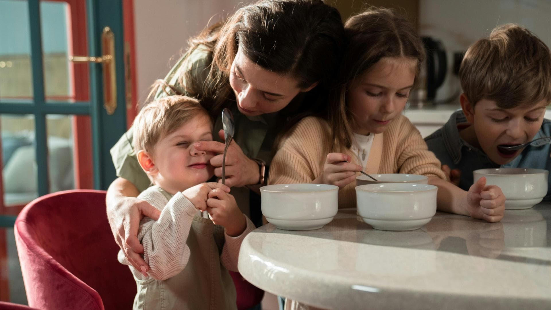 Familie beim Frühstück Familie beim Frühstück