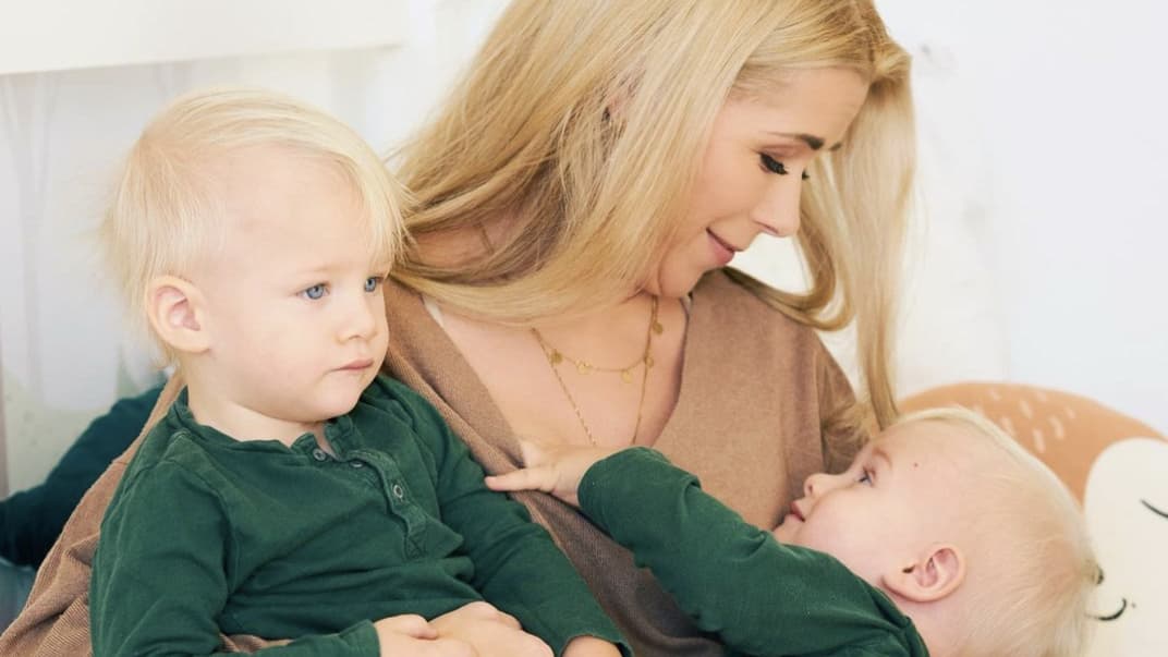 Tanja Szewczenko mit ihren Zwillingen