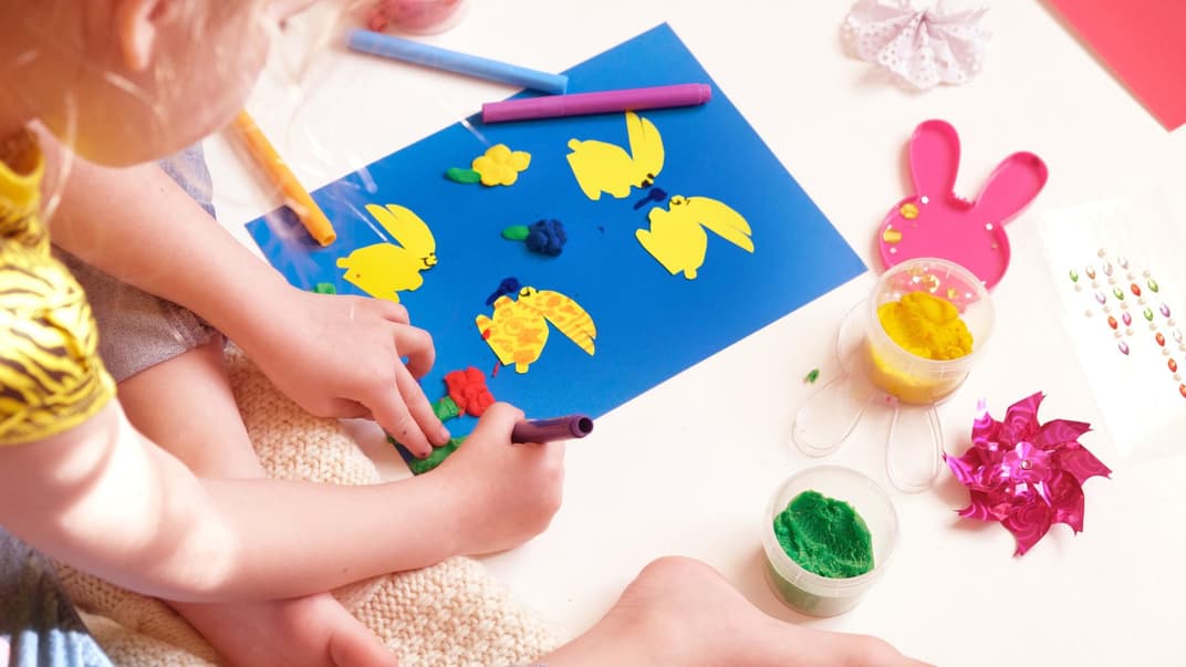 Osterkarte mit Kindern basteln