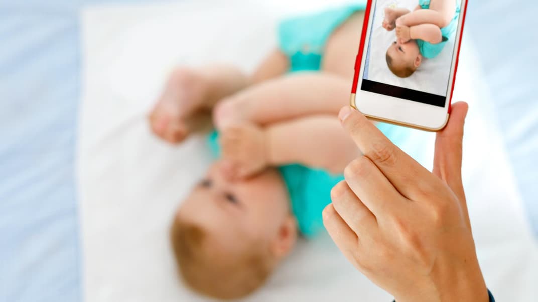 Baby wird fotografiert