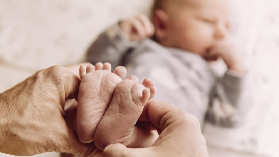 Mama und Baby auf der Geburtsstation.