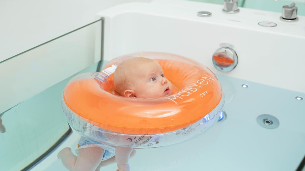 Baby beim Floating
