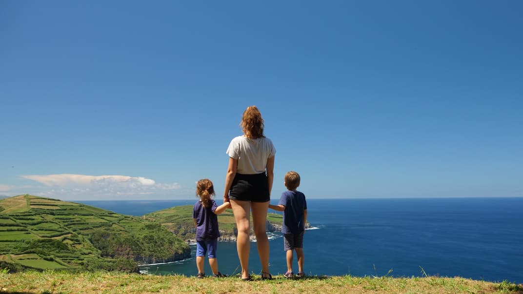 Ausblick von der Klippe auf Sao Miguel