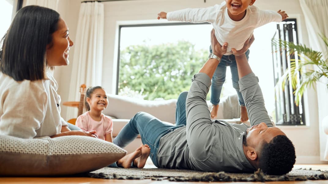 Eltern mit dem Sternzeichen Waage achten auf Harmonie