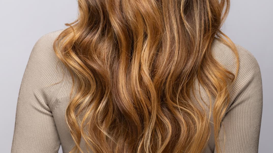 Frau mit Locken