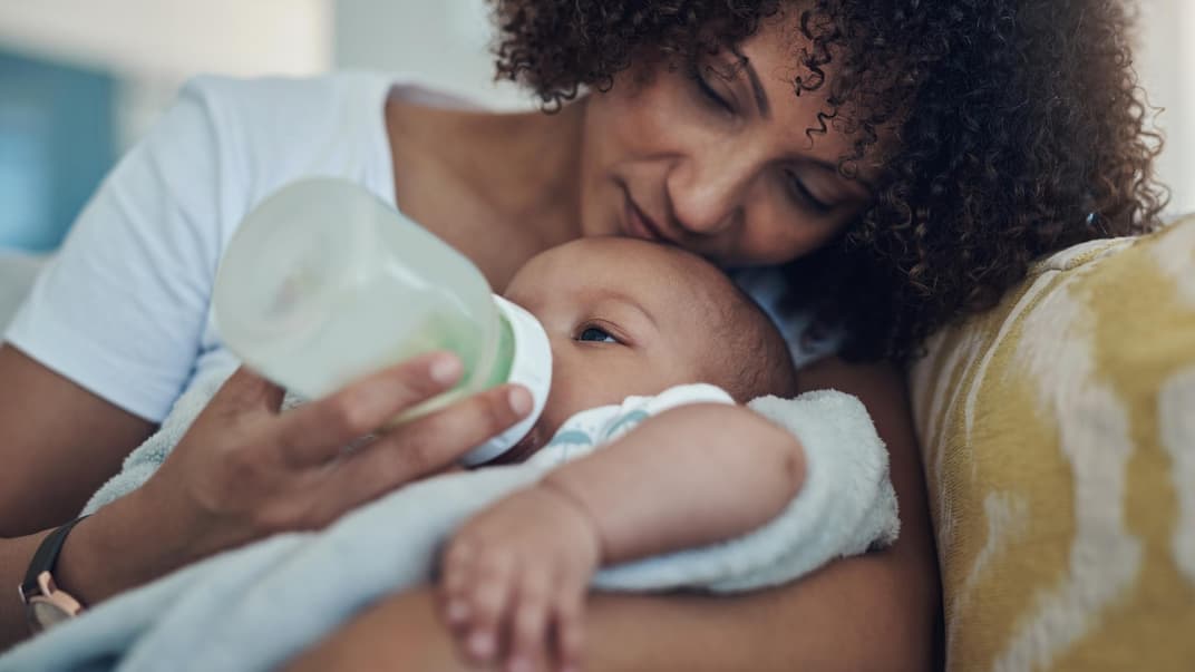 Kann Folgemilch dafür sorgen, dass Babys länger und besser schlafen?