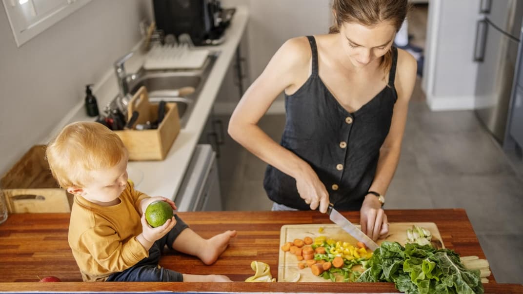 Abnehmen mit Kind; Gar nicht so einfach, sich mit Baby oder Kleinkind gesund zu ernähren.