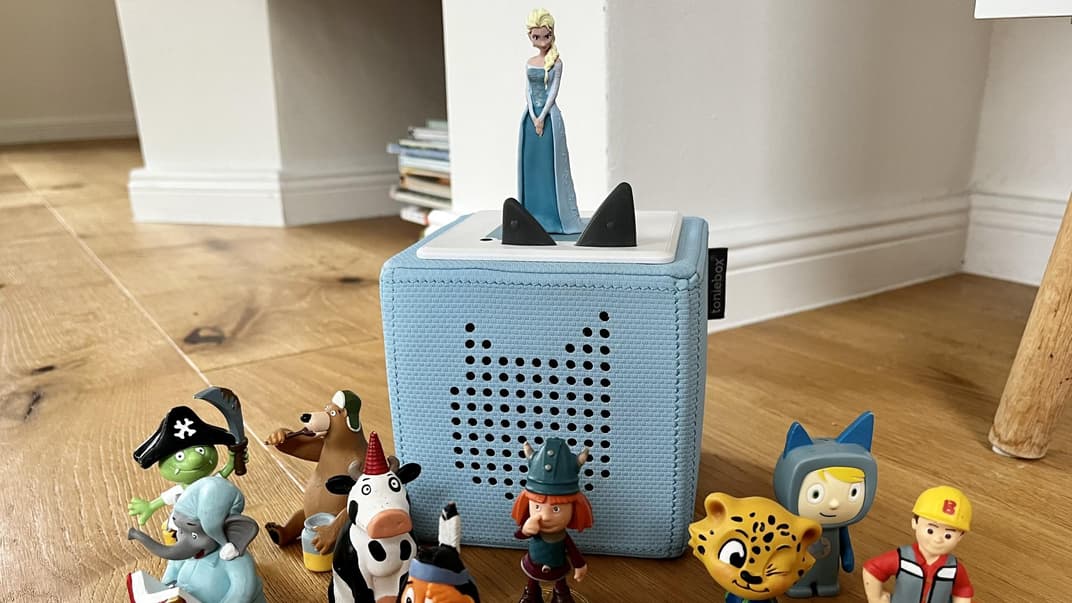 Toniebox mit verschiedenen Tonies-Figuren 