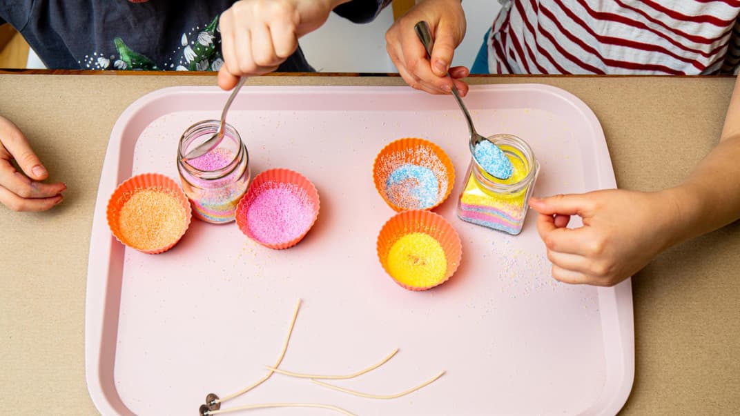 Kinder basteln mit leeren Babygläschen