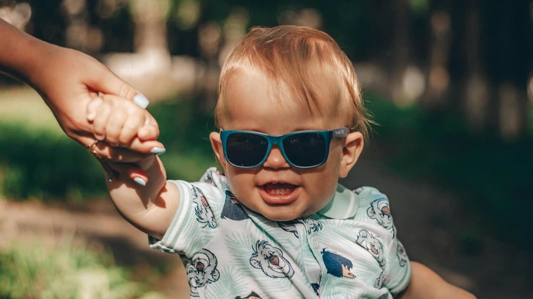Ab wann brauchen Babys und Kleinkinder eine Sonnenbrille? 