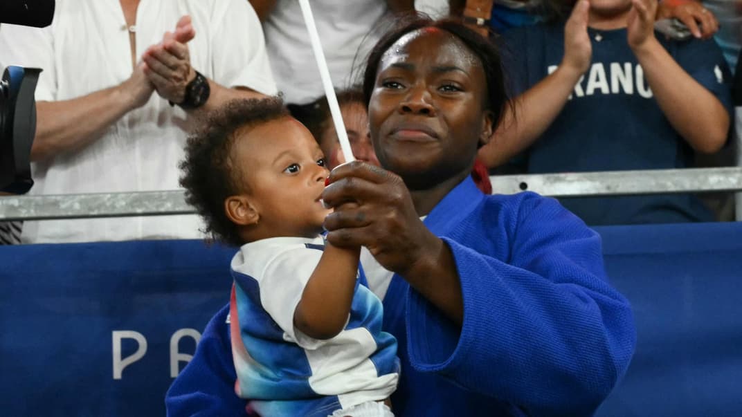 Französische Judoka Clarisse Agbegnenou und ihre Tochter