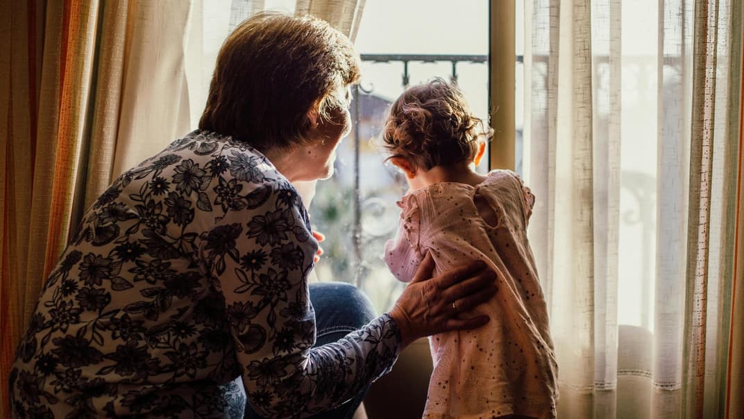 In vielen Familien übernehmen Großeltern einen wichtigen Teil der Kinderbetreuung.