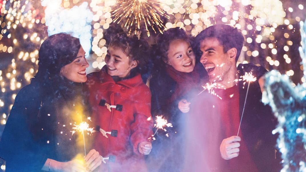 Familie feiert Silvester