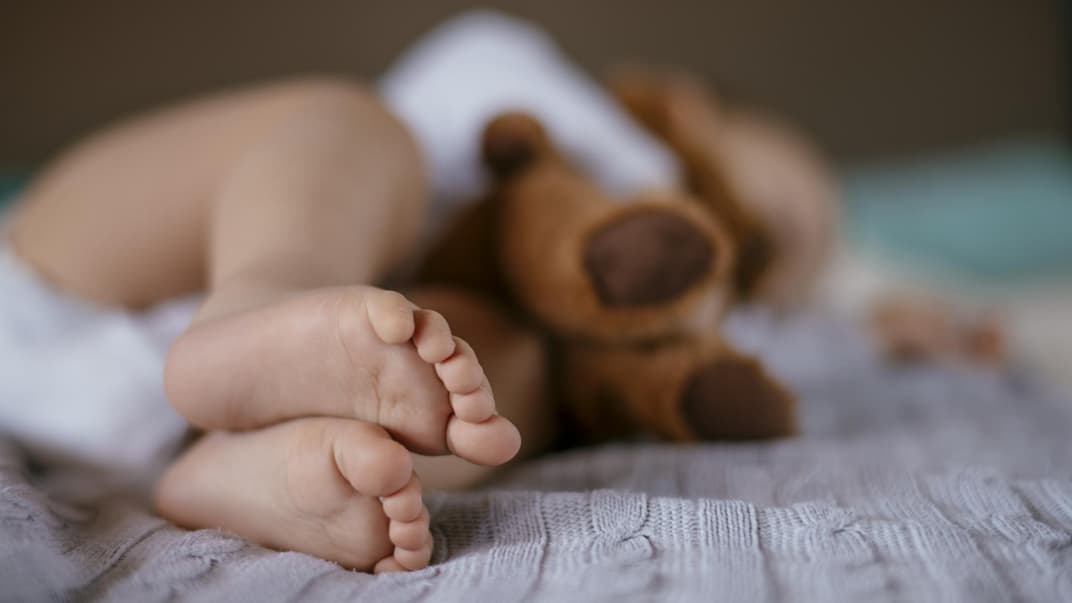 Kuscheln mit einem Plüsch-Tonie