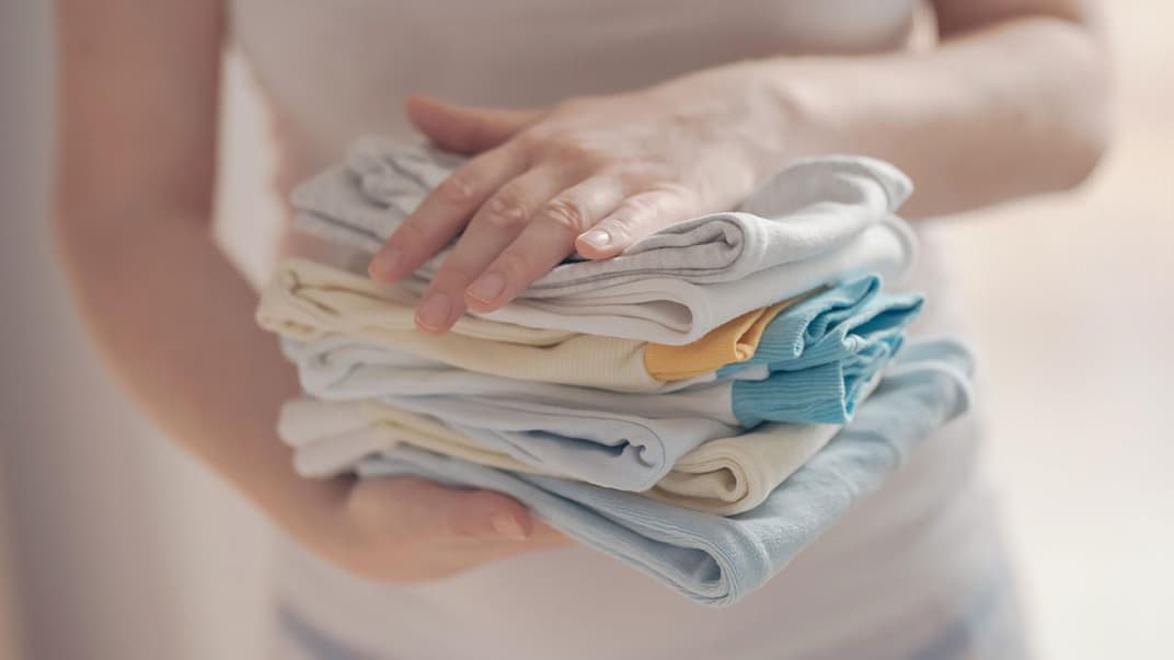 Oft nehmen die Wechselklamotten des Kindes viel zu viel Platz in der Tasche ein.