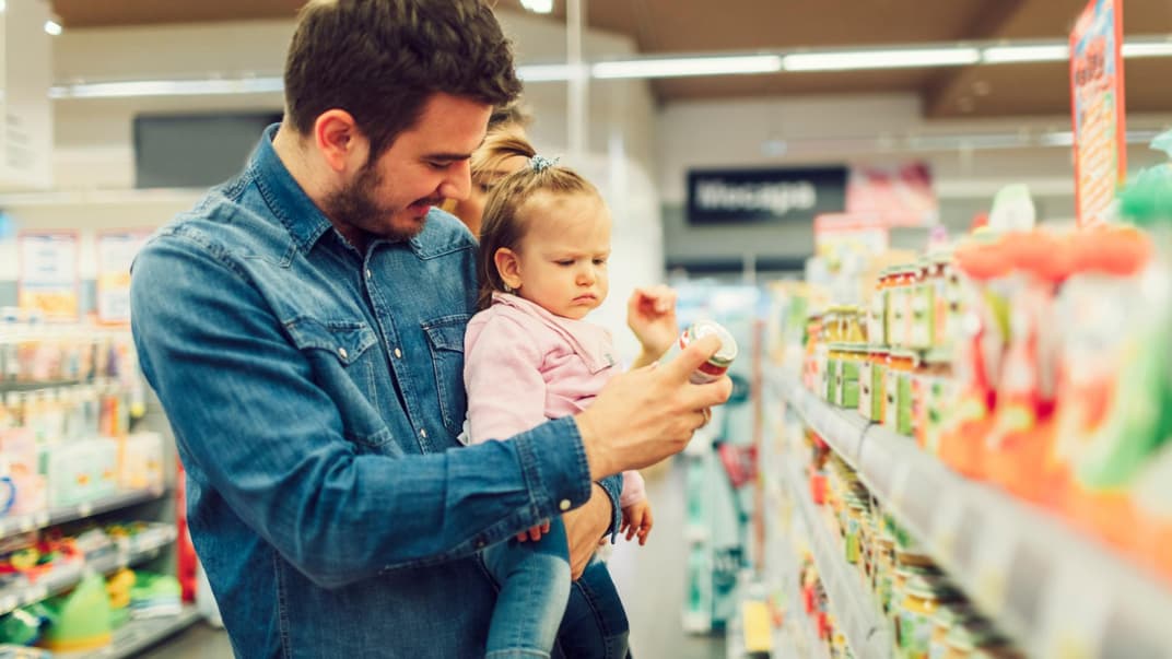 Die Auswahl an Babygläschen im Supermarkt ist riesig.