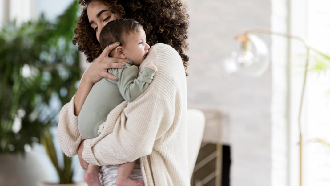 Ein Schritt ist bei der Begleitung des Babys in den Schlaf ganz entscheidend.