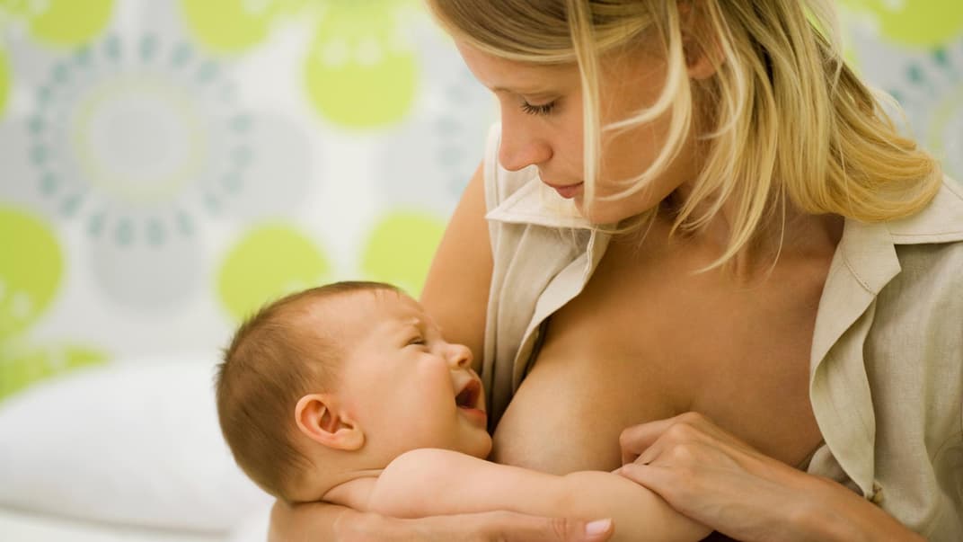 Gerade in den ersten Wochen nach der Geburt kann es beim Baby zu einer Saugverwirrung kommen.