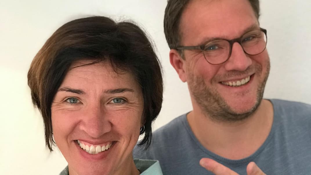 Papa Jochen und  Kinderärztin Claudia geben ihr Wissen im Podcast-Format weiter.