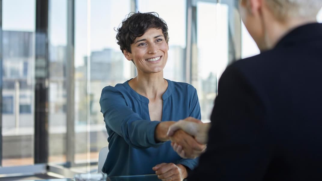 Win-win-Situation: "Superheldin" vermittelt motivierte Mütter an familienfreundliche Firmen. 