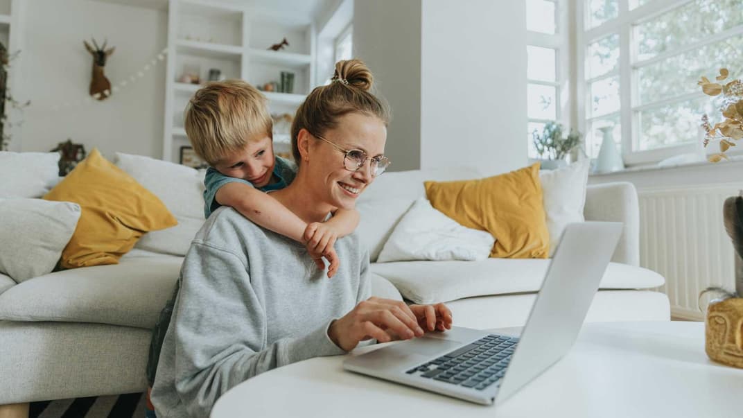 Immer mehr Mamas wagen den Sprung in die Selbstständigkeit.