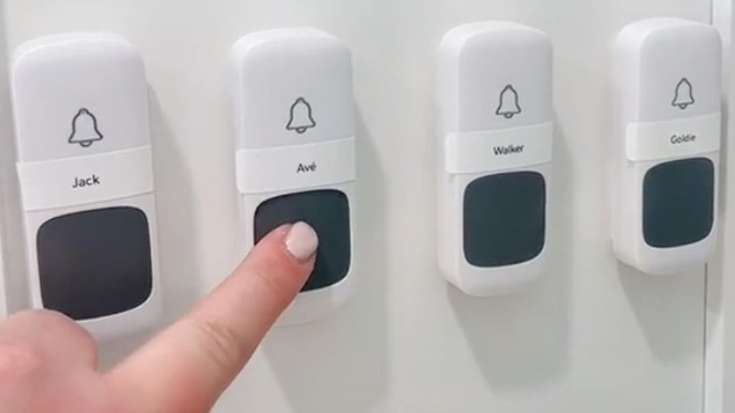 Bitte kommen, Kinder! Eine Klingel IM Haus kann nützlich sein, um die Familie z. B. zum Essen zusammen zu bringen.