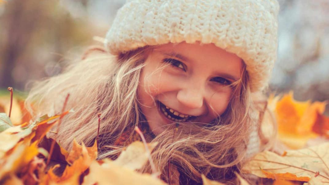 Im Herbst gibt es viele tolle Möglichkeiten, gemeinsam Zeit zu verbringen und zu spielen.