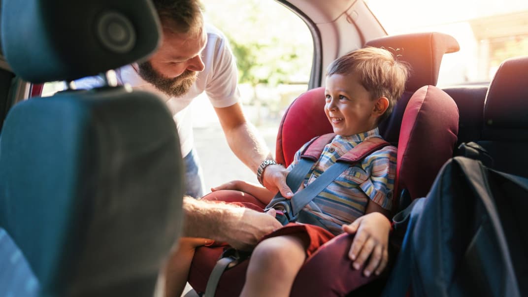 Ein mitwachsender Kindersitz kann den Nachwuchs viele Jahre begleiten – man sollte dabei aber einiges beachten. 