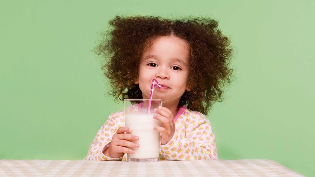 Ein Glas Milch am Morgen ist in vielen Familien leider aus der Mode gekommen.