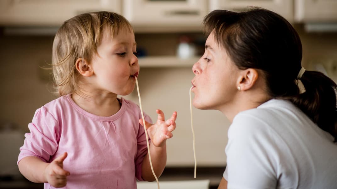 Das Verhalten der Eltern wird von den Kindern nachgeahmt.
