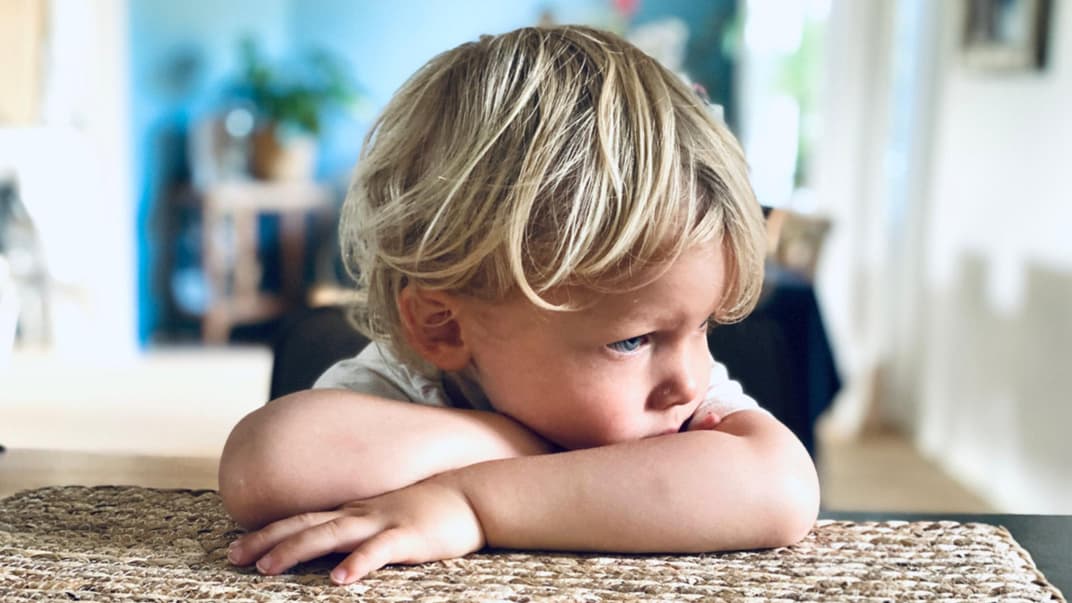 Hochsensible Kinder haben feine Antennen und können sich ins Gefühlsleben ihrer Mitmenschen einfühlen.