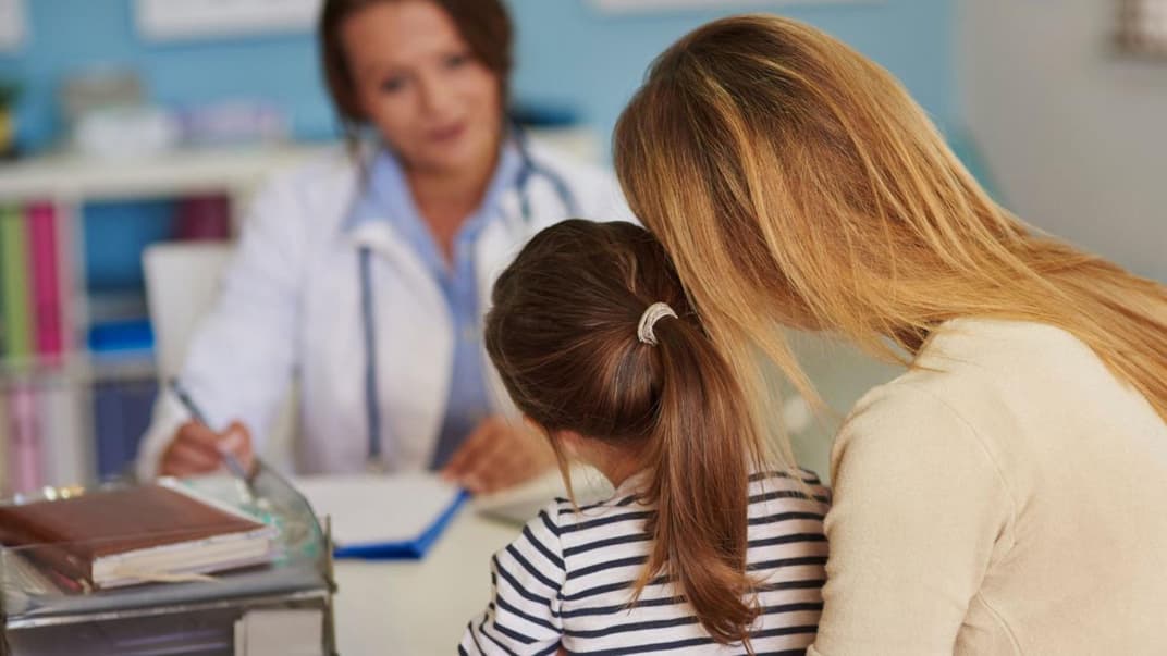 Spart Zeit und schont die Nerven: sich auf den Kinderarzt-Besuch vorbereiten.