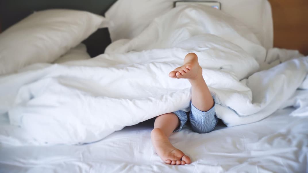 Gewichtsdecken sollen auch Kindern dabei helfen, besser zu schlafen.