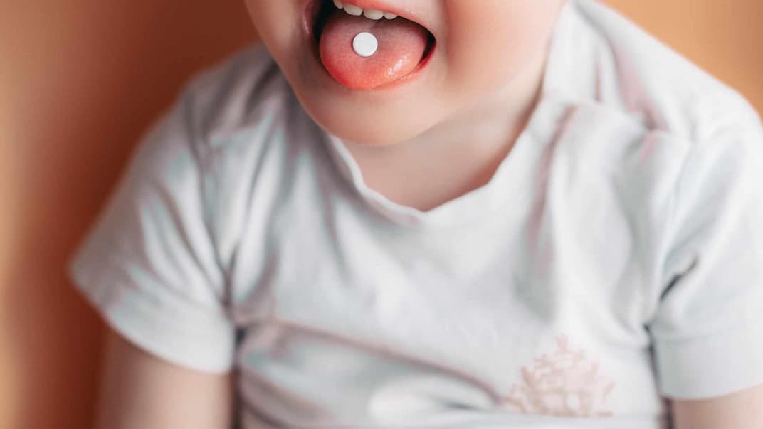 Jeden Tag eine Pille Vitamin D schlucken, so wird es bei Kindern schon in der Geburtsklinik empfohlen. 