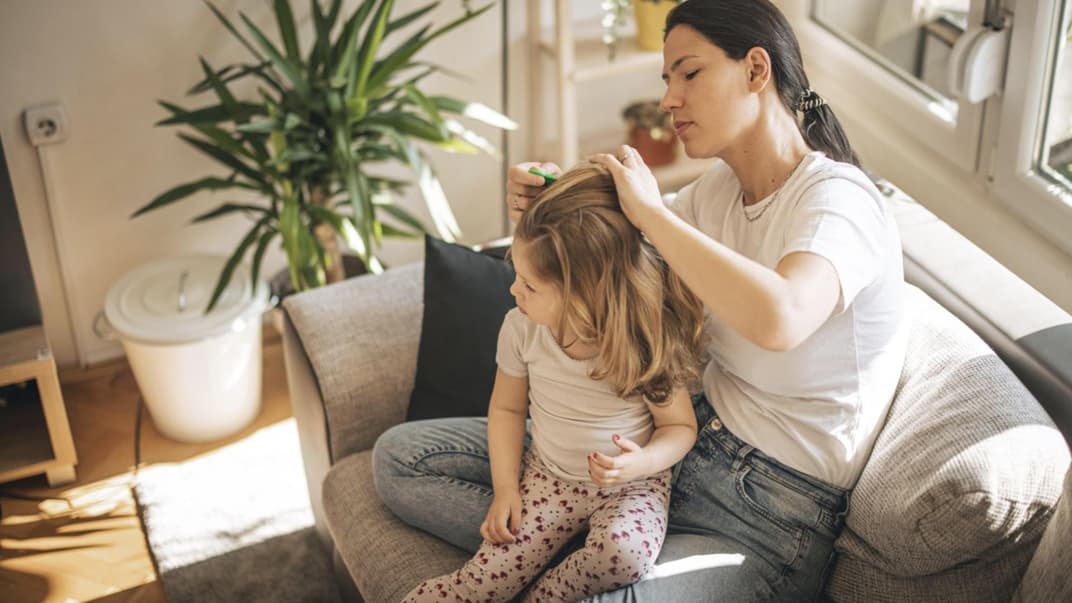 Der Schreck ist häufig erst einmal groß, wenn Kinder Kopfläuse haben. Doch man kann einiges tun, um vorzubeugen.