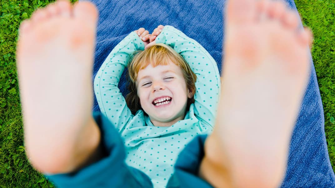 Warzen bei Kindern finden sich häufig an Händen und Füßen.