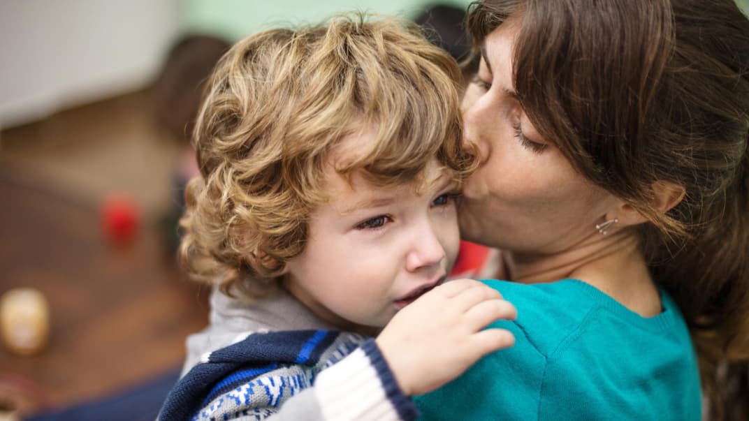 Gerade kleinere Kinder brauchen in der Kita eine Bezugsperson, der sie vertrauen können.