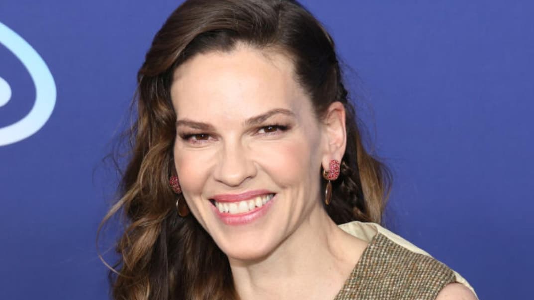 Die amerikanische Schauspielerin Hilary Swank war als Kind ein richtig niedlicher Süßfratz!