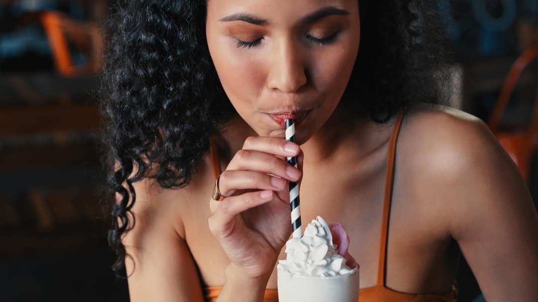 Ein Milchshake mit Sahnehaube ist ein echter Genuss ... Und auch werdende Mamas müssen nicht verzichten.