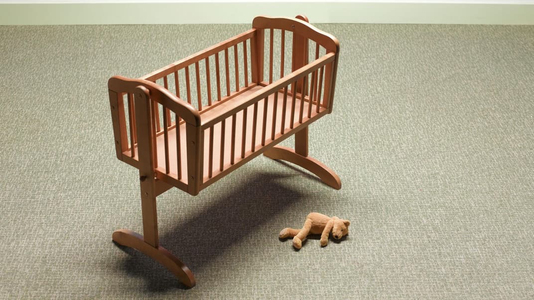 Leere Kinderwiege