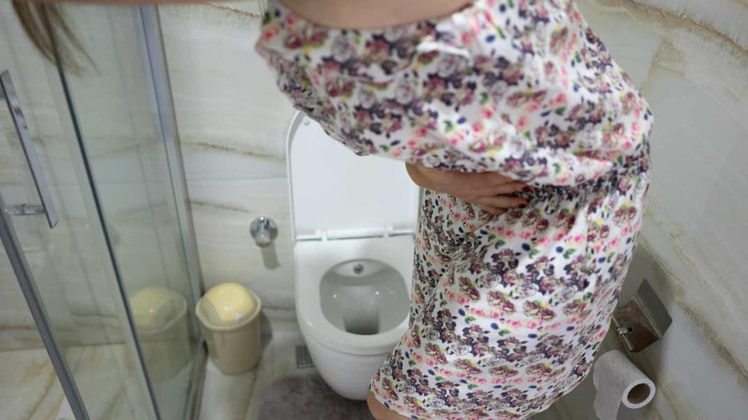 Alexis (15) bemerkt neun Monate lang nicht, dass sie schwanger ist. Und plötzlich bringt sie auf Toilette ein Baby zur Welt. (Symbolbild)
