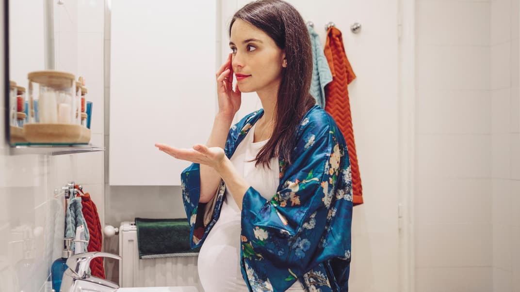 Nicht alle Kosmetikprodukte sind in der Schwangerschaft sicher. 