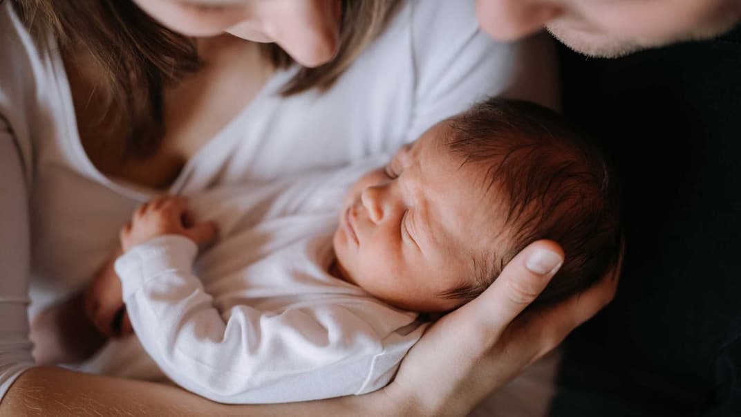 Wenn Mutter, Vater und Kind endlich vereint sind. (Symbolbild)