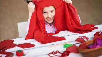 Basteln mit Stoffresten macht auch Kindern Spaß.