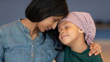 Liebevolle Mutter mit glücklichem Kind.