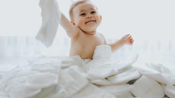 Kleines Kind im Windelberg