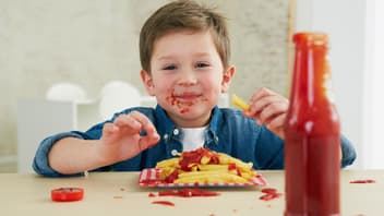 Bei Ketchup ohne Zucker können die Kleinen ruhig beherzt zugreifen.